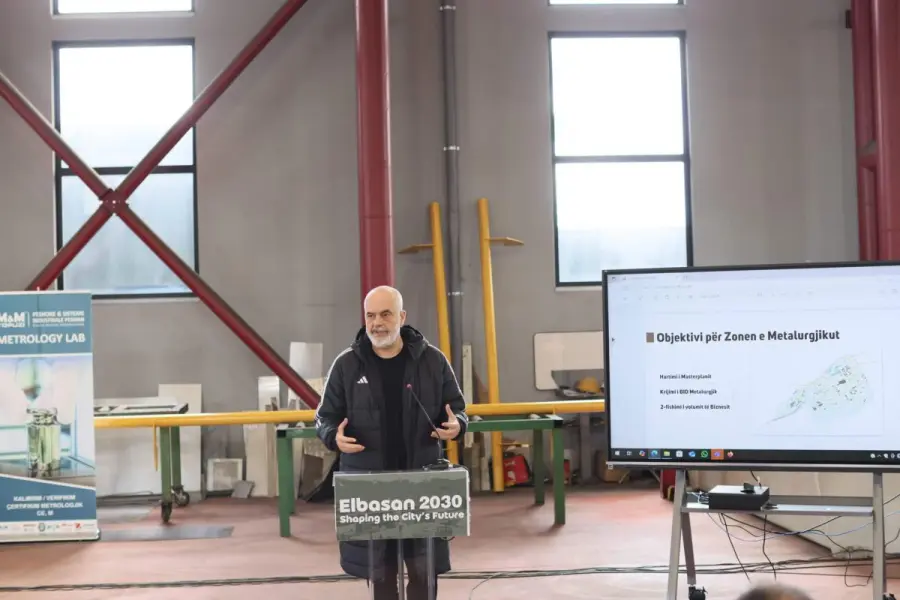 Metalurgjiku në Elbasan , Rama : 