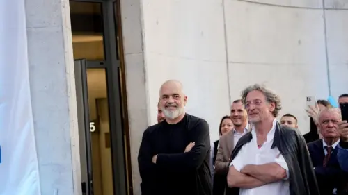 Vet Hospital , Rama : Aty ku humanizmi takon kujdesin shëndetësor