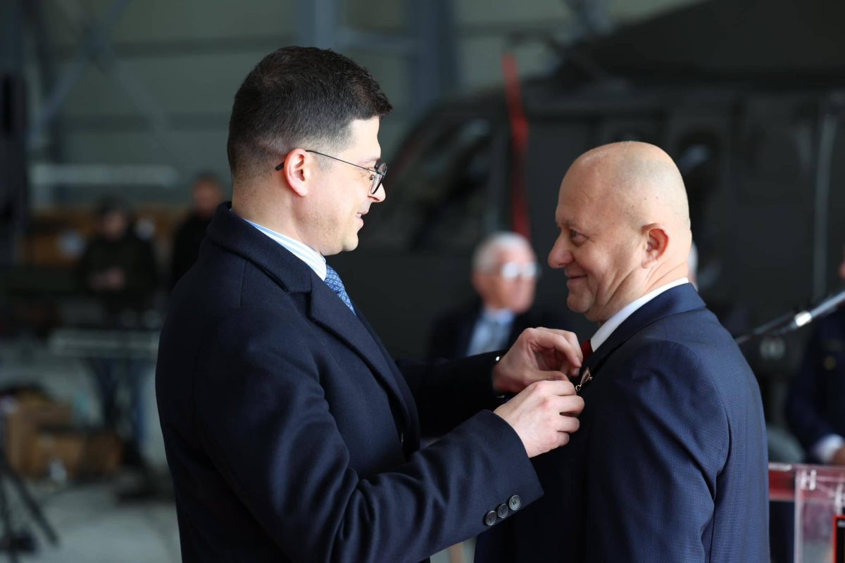 Katër pjesëtarë të Forcës Ajrore lirohen nga detyra, ministri Vengu: Të përkushtuar për rritjen e mbështetjes