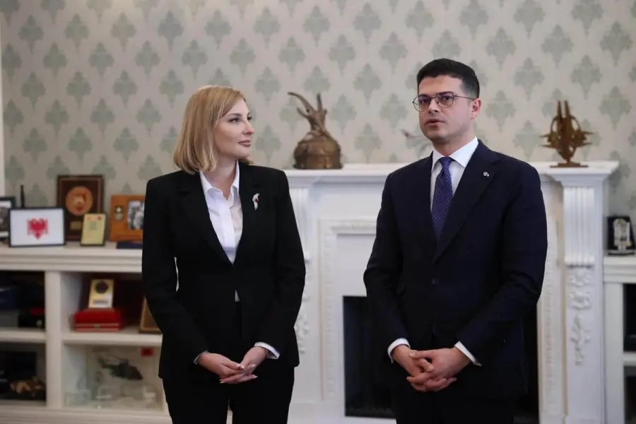 Ministri Vengu prezanton zv.ministren e Mbrojtjes Blerina Abrazhdën