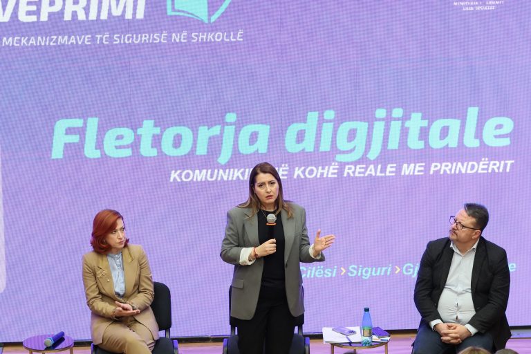 Plani Kombëtar i Veprimit, Manastirliu: Fletorja Digjitale informon prindërit në kohë reale