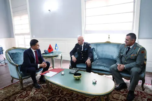 Ministri Vengu takon komandantin e FSK: Shqipëria qëndron përkrah Kosovës për stabilitetin rajonal