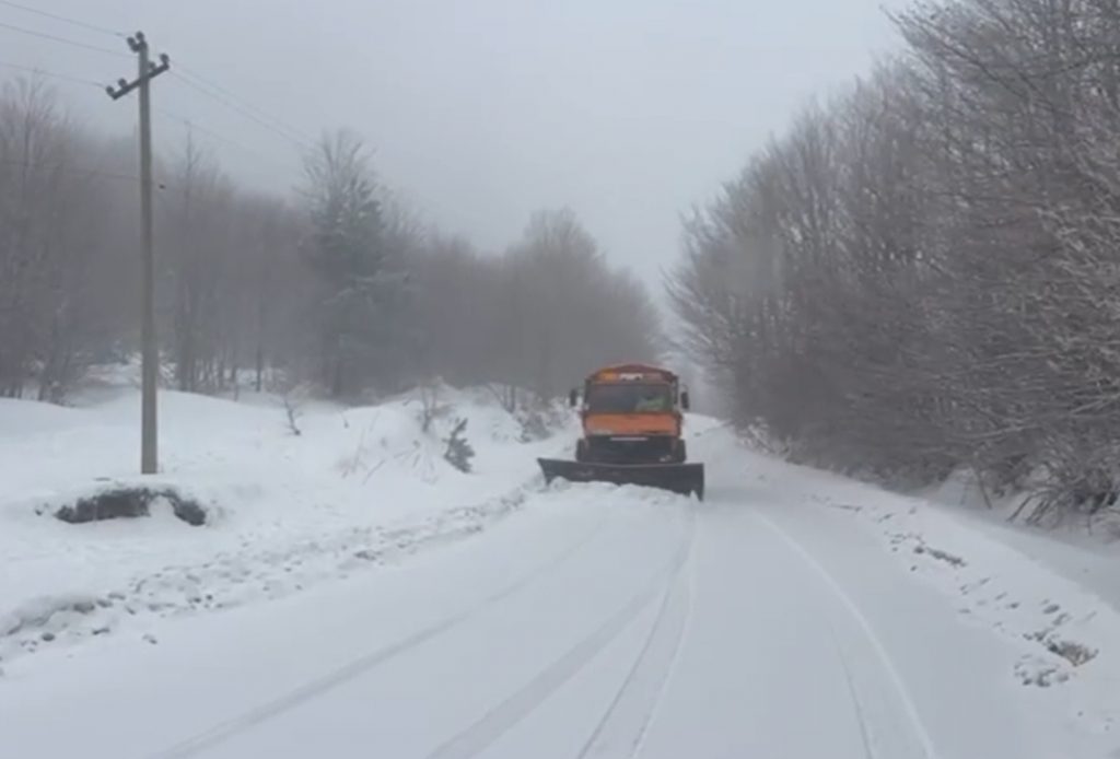 ARRSH u bën thirrje drejtuesve në zonën juglindore , të pajisen me zinxhirë
