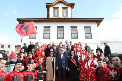Presidenti Begaj nderon Kongresin e Lushnjes, një moment historik në rrugëtimin e kombit shqiptar