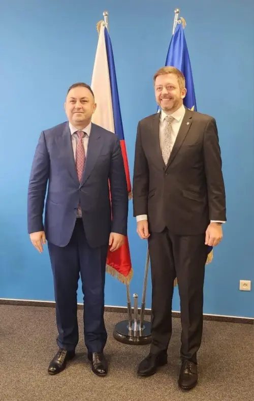 Ministri Hoxha takon homologun e tij çek në Pragë , shtohet bashkëpunimi për dy vendet