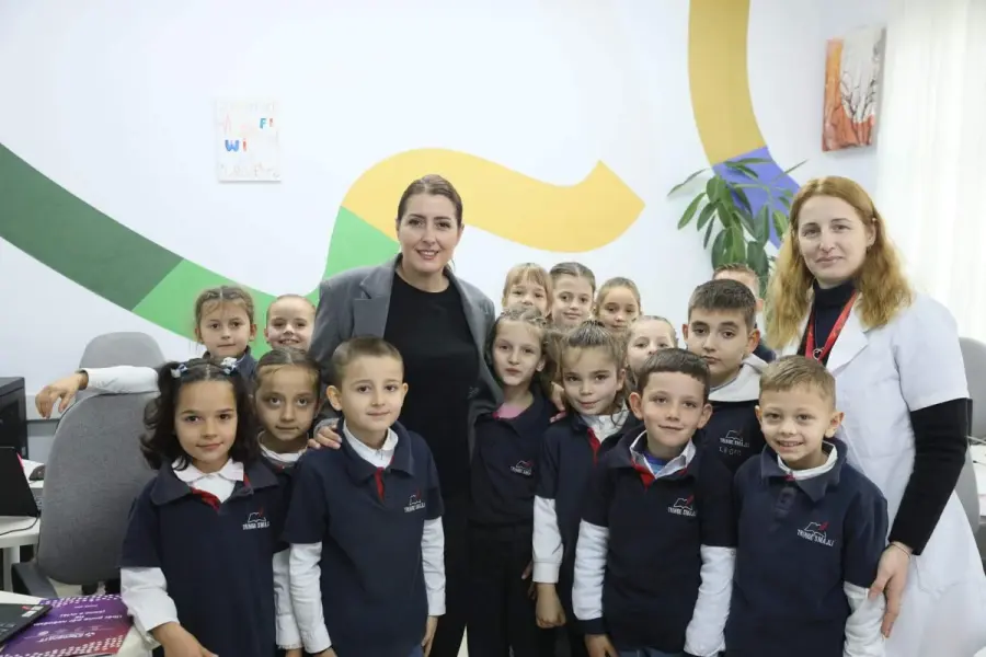 Manastirliu : 650 shkolla do të kenë laboratorë për rritjen e aftësive digjitale të nxënësve