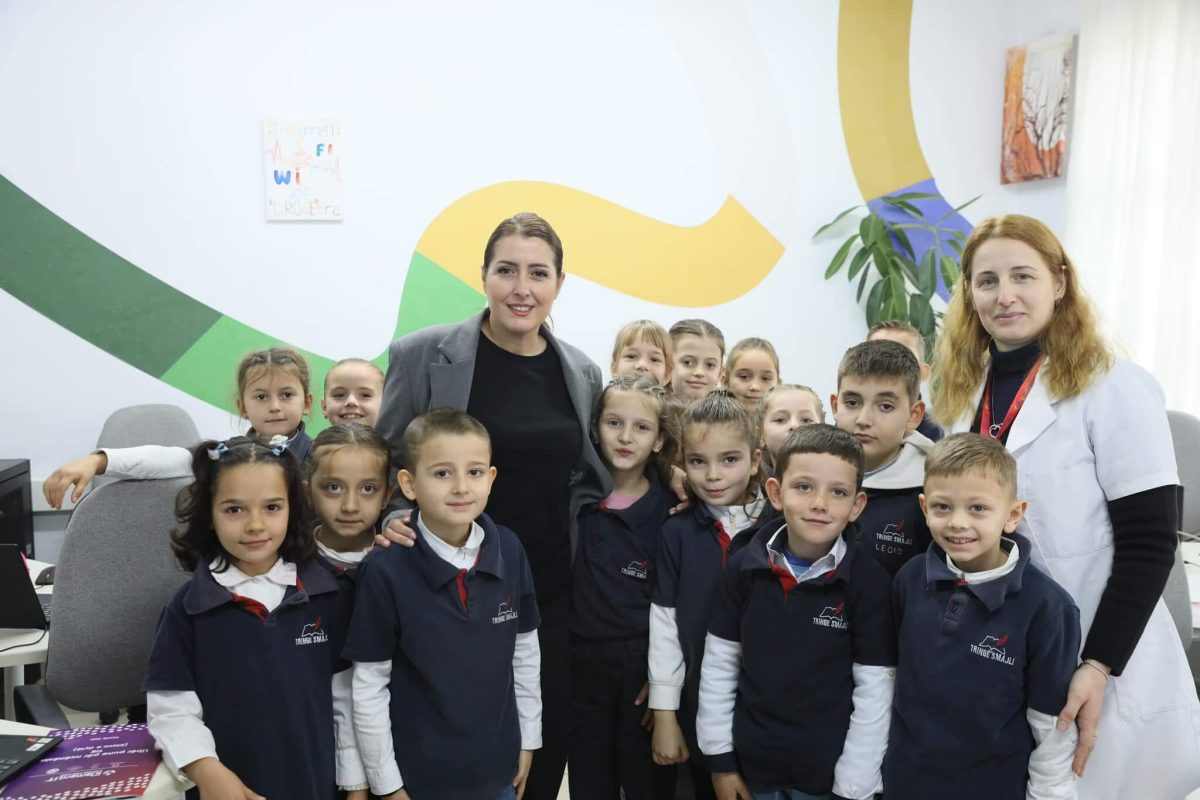 Manastirliu : 650 shkolla do të kenë laboratorë për rritjen e aftësive digjitale të nxënësve
