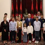 Presidenti Begaj mirëpret nxënësit e shkollës fillore “Mahmut Lekić” nga Komuna e Tuzit