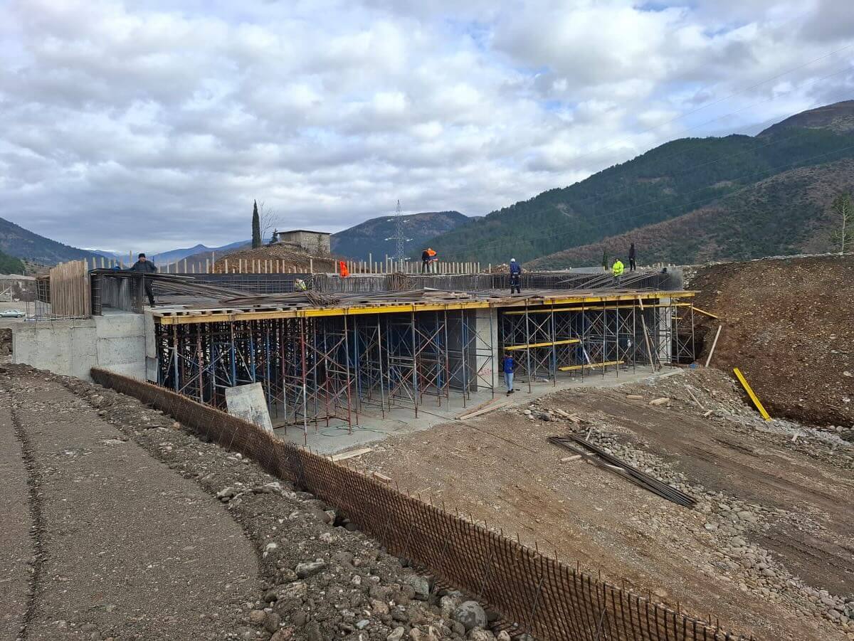 ARRSH : 38% e punimeve të aksit rrugor Elbasan - Qafë Thanë kanë përfunduar