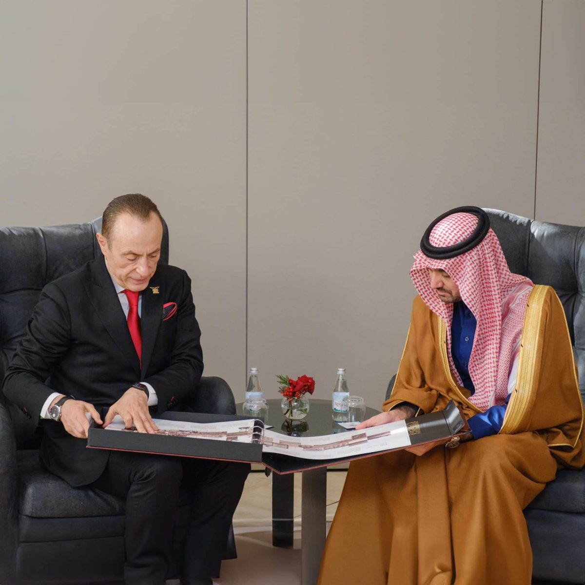 Fidel Ylli pret në Tiranë Princin Abdulaziz bin Turki Al-Faisal