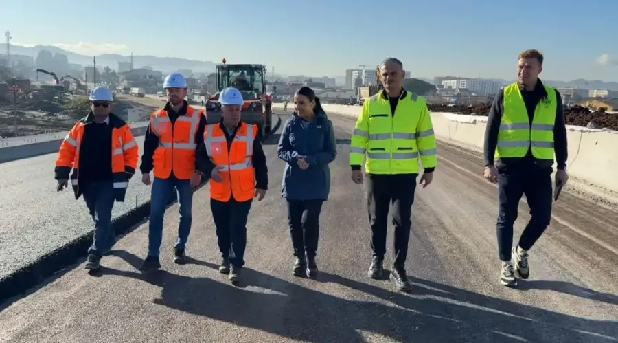 Belinda Balluku inspektim në Lotin 1 të unazës së madhe të Tiranës : Është gati në 31 dhjetor