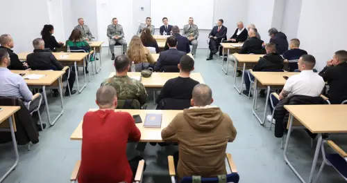 Vengu zhvillon një takim me studentët e programit të masterit në AFA: Fokusim më i madh në sigurinë kombëtare