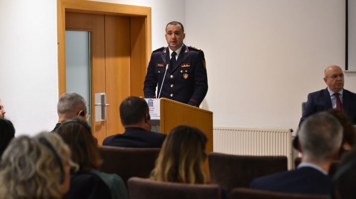 Drejtori i Policisë së Shtetit në konferencë me përfaqësues të kursit të lartë të studimeve të Ministrisë së Brendshme Franceze