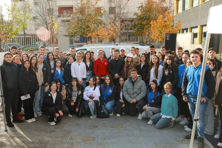 Nancy VanHorn takim me gjimnazistët e Vlorës : SHBA në gatishmërinë e aftësive tuaj