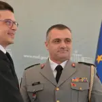 Vengu gradon Shefin e Shtabit të Përgjitshëm të FA , me gradën 