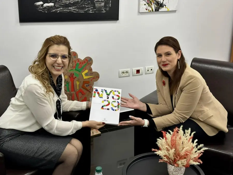 Ministrja Muzhaqi takim me ambasadoren e Algjerisë , 