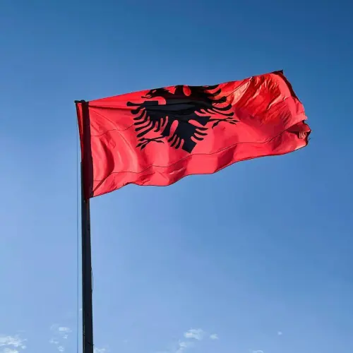 Tirana Magazine ju uron Gëzuar Ditë e Pavarisë