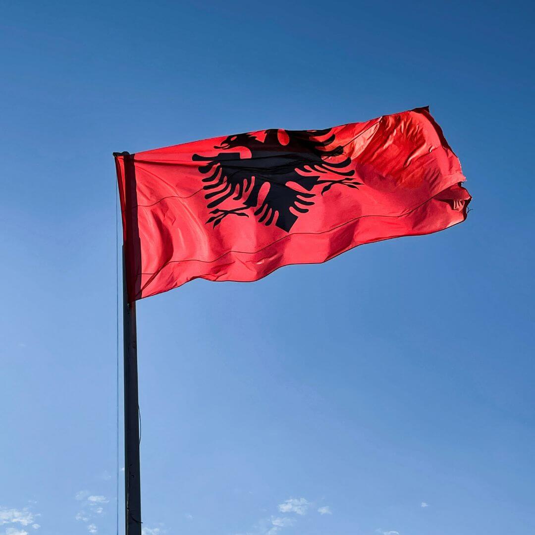 Tirana Magazine ju uron Gëzuar Ditë e Pavarisë