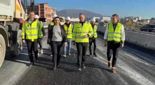 Balluku ndan pamje nga loti 7 , 