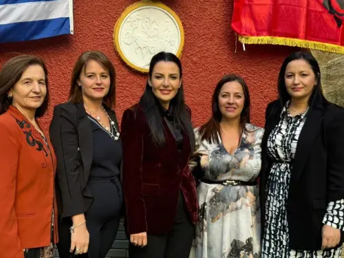 Ministrja Balluku takim me diasoprën Shqiptare në Greqi