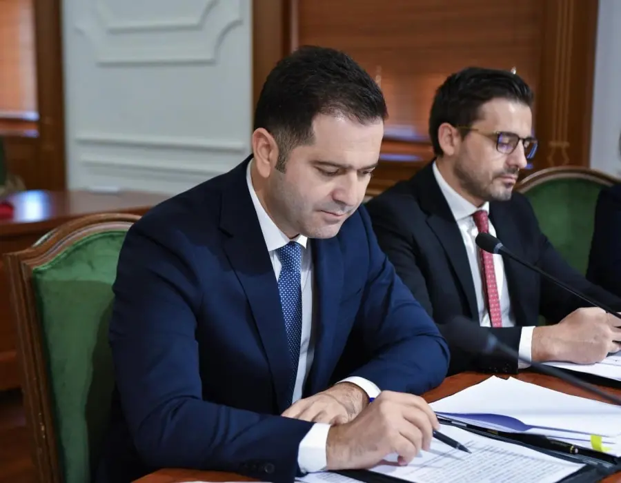 Miratohet projektbuxheti 2025 fillimisht në komisionin për Çështjet Ligjore, Administratën Publike dhe të Drejtat e Njeriut