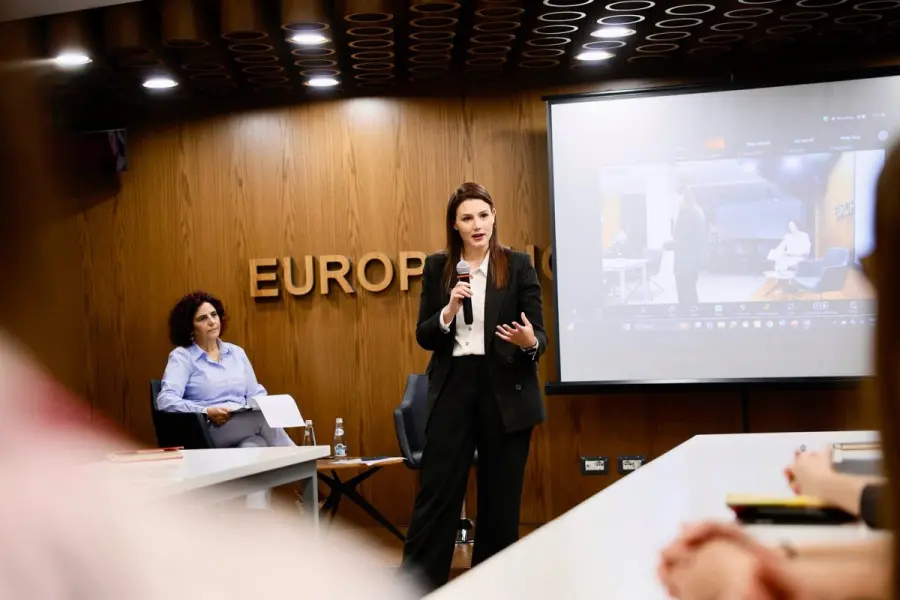 Rinia, Fuqia e Demokracisë Digjitale: Projekti që Fuqizon të Ardhmen e Shqipërisë