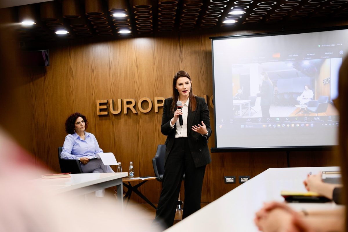 Rinia, Fuqia e Demokracisë Digjitale: Projekti që Fuqizon të Ardhmen e Shqipërisë