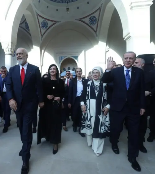 Xhamia e Namazgjasë, hapi dyert për besimtarët myslimanë.