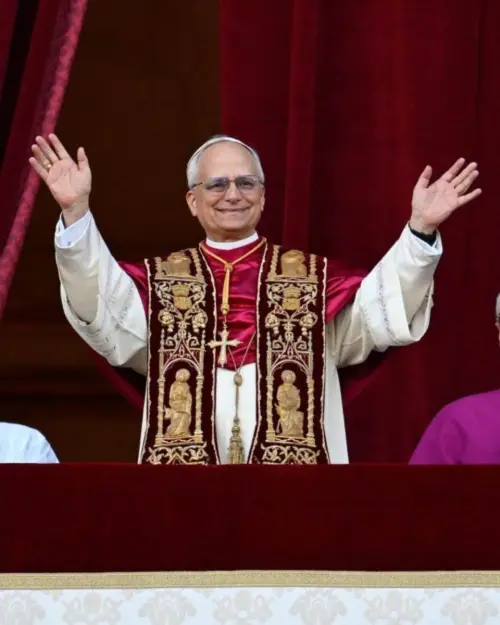 Papa i ri i Kishës Katolike: Robert Prevost merr emrin Leo XIV