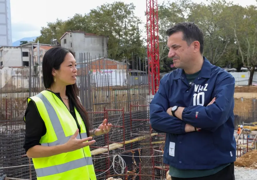 Punimet në Teatrin e ri Kombëtar , kryebashkiaku Veliaj ndan pamjet