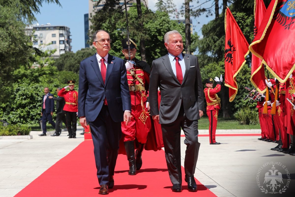 Presidenti Begaj mirëpret me nderime zyrtare Mbretin Abdullah II të Jordanisë në Tiranë