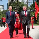 Presidenti Begaj mirëpret me nderime zyrtare Mbretin Abdullah II të Jordanisë në Tiranë