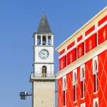 Tirana: Nga bunkerët te fundjavat e bukura në kryeqytetin shqiptar