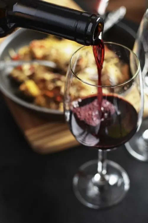 Vera: Degustimi dhe përfitimet e pijes që shoqëron ndërrimin e viteve