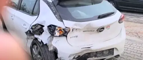 Aksidentohen dy makina, dyshohet parakalim i gabuar