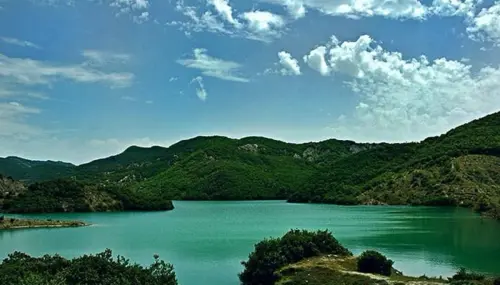 Liqenit i Fjollës, ndërthurja e natyrës me aktivitetet  në Tiranë