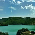 Liqenit i Fjollës, ndërthurja e natyrës me aktivitetet  në Tiranë