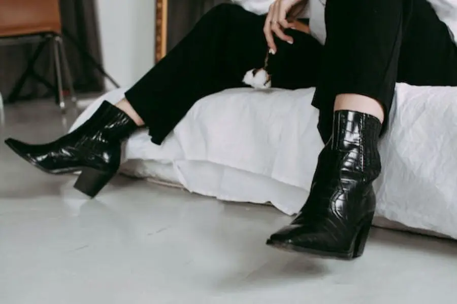 Përqafoni dimrin me stil: Një udhëzues për çizmet më të kërkuara