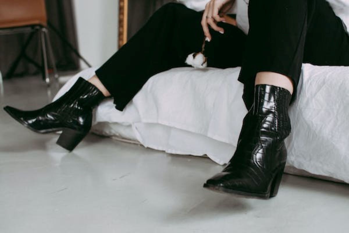 Përqafoni dimrin me stil: Një udhëzues për çizmet më të kërkuara