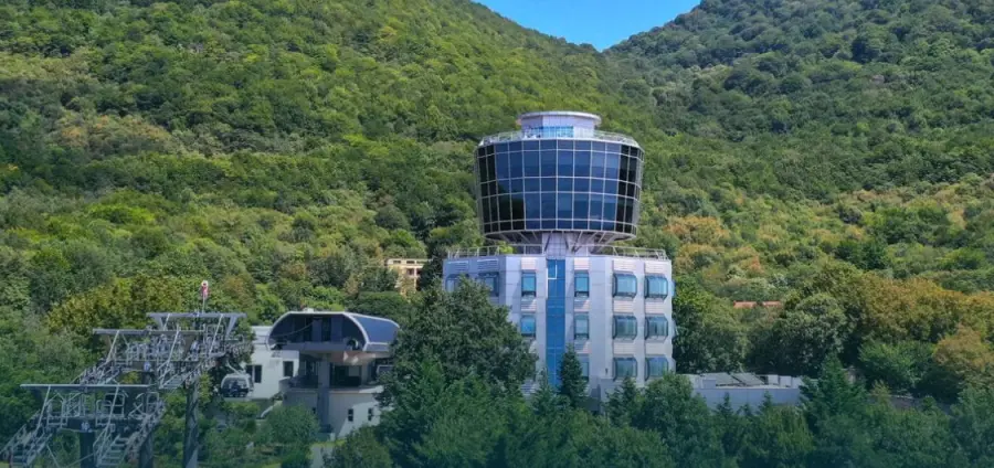 Pushime dimërore në Tiranë: Një fundvit i veçantë për shqiptarët