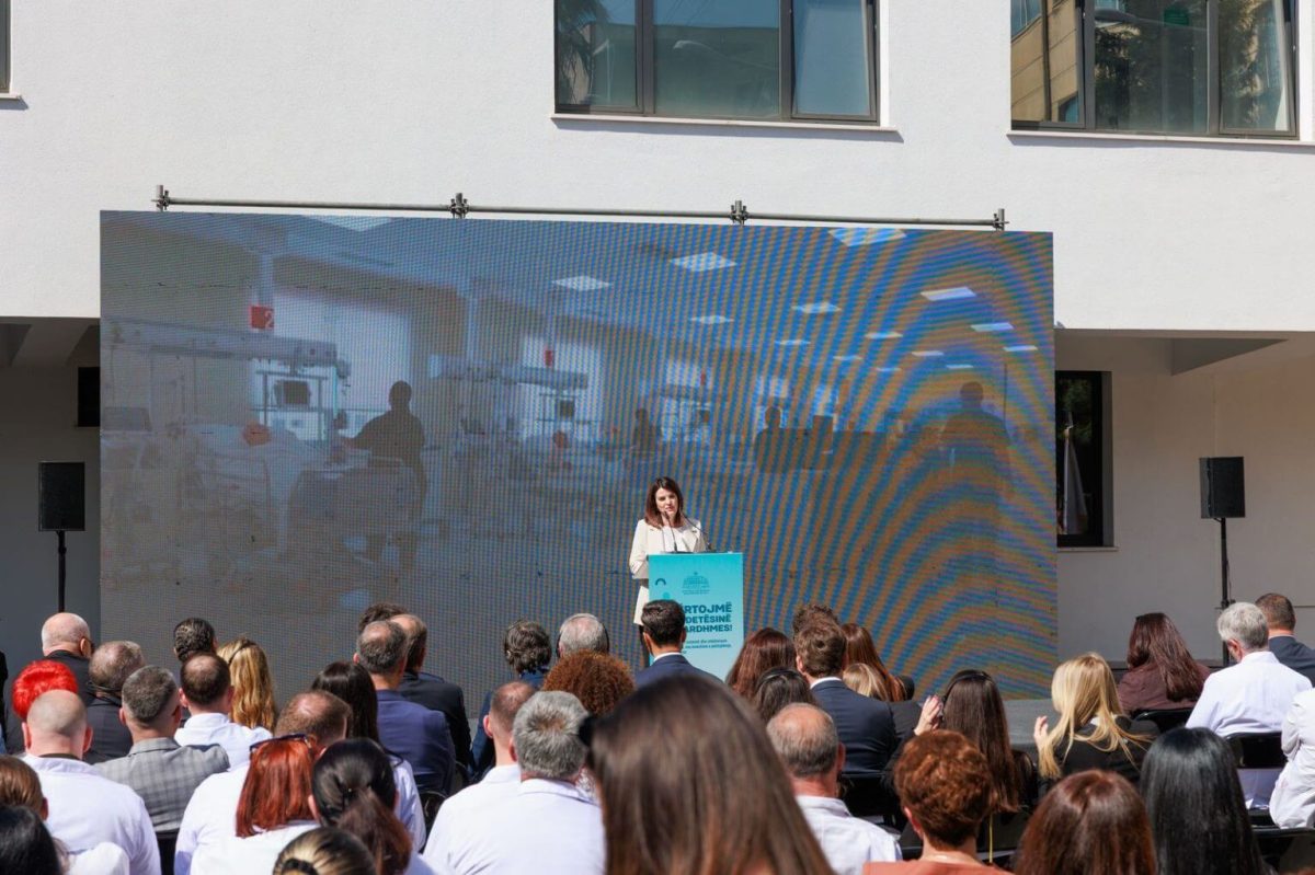 Marrëveshja e bashkëpunimit me “San Raffaele”, Koçiu: Synimi ynë është ta kthejmë QSUNT-në në një nga qendrat shëndetësore më të avancuara në Ballkanin Perëndimor