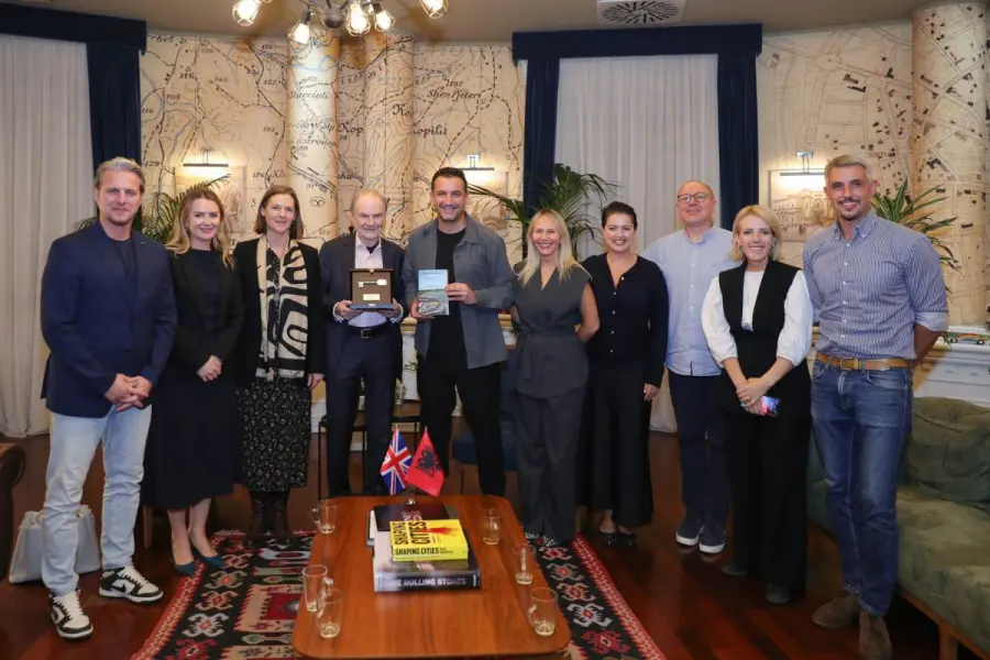 ``Vendet e mia``/ Timothy Garton Ash sjell në Tiranë librin e tij