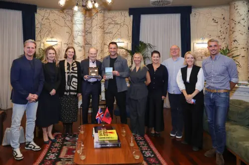 ``Vendet e mia``/ Timothy Garton Ash sjell në Tiranë librin e tij