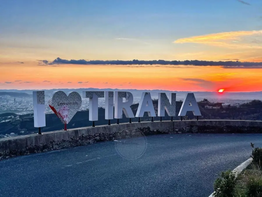 Një Udhëtim Shpirtëror në Bukurinë Natyrore në Vjeshtë në Malin e Dajtit