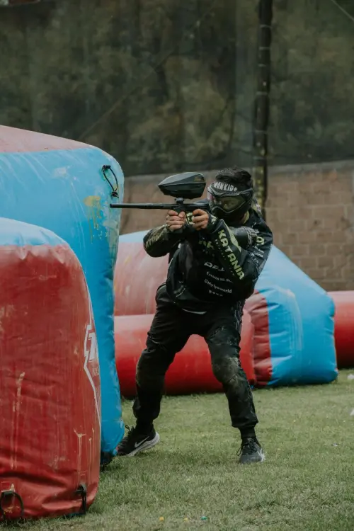 Eksperienca e Paintball në Tiranë: Adrenalina dhe Strategjia në Natyrën Shqiptare