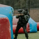 Eksperienca e Paintball në Tiranë: Adrenalina dhe Strategjia në Natyrën Shqiptare