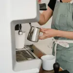 Shkollat Profesionale në Shqipëri: Një Rrugë drejt Karrierës së Aftësive