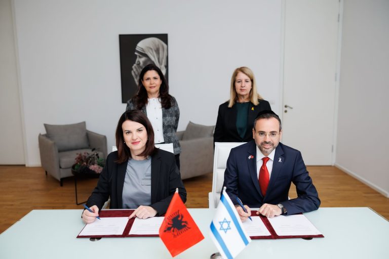 Shqipëri-Izrael , Ministrat Koçiu dhe Buso nënshkruajnë Memorandum Bashkëpunimi në Tiranë